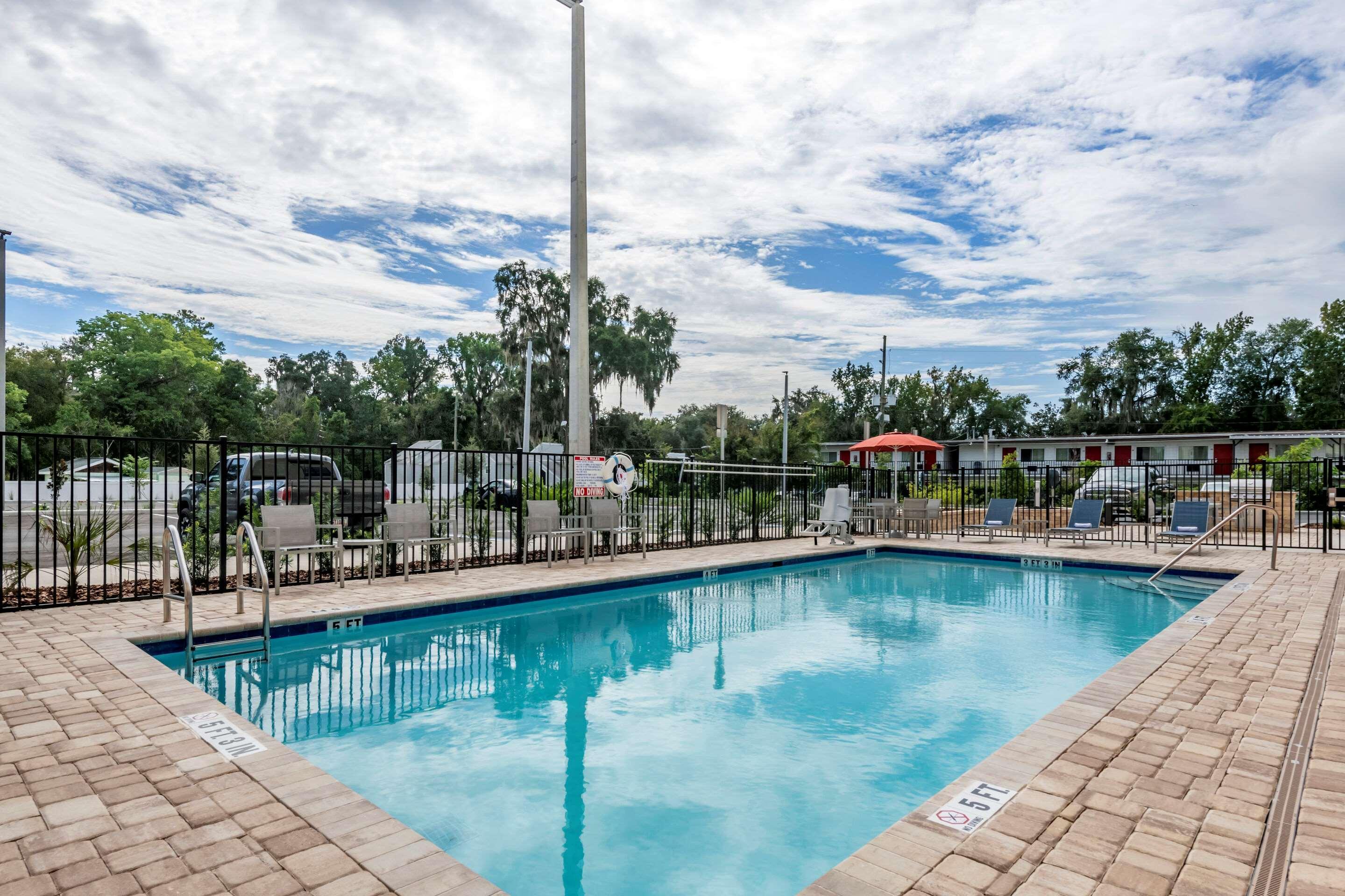 Comfort Suites Gainesville Near University Bagian luar foto