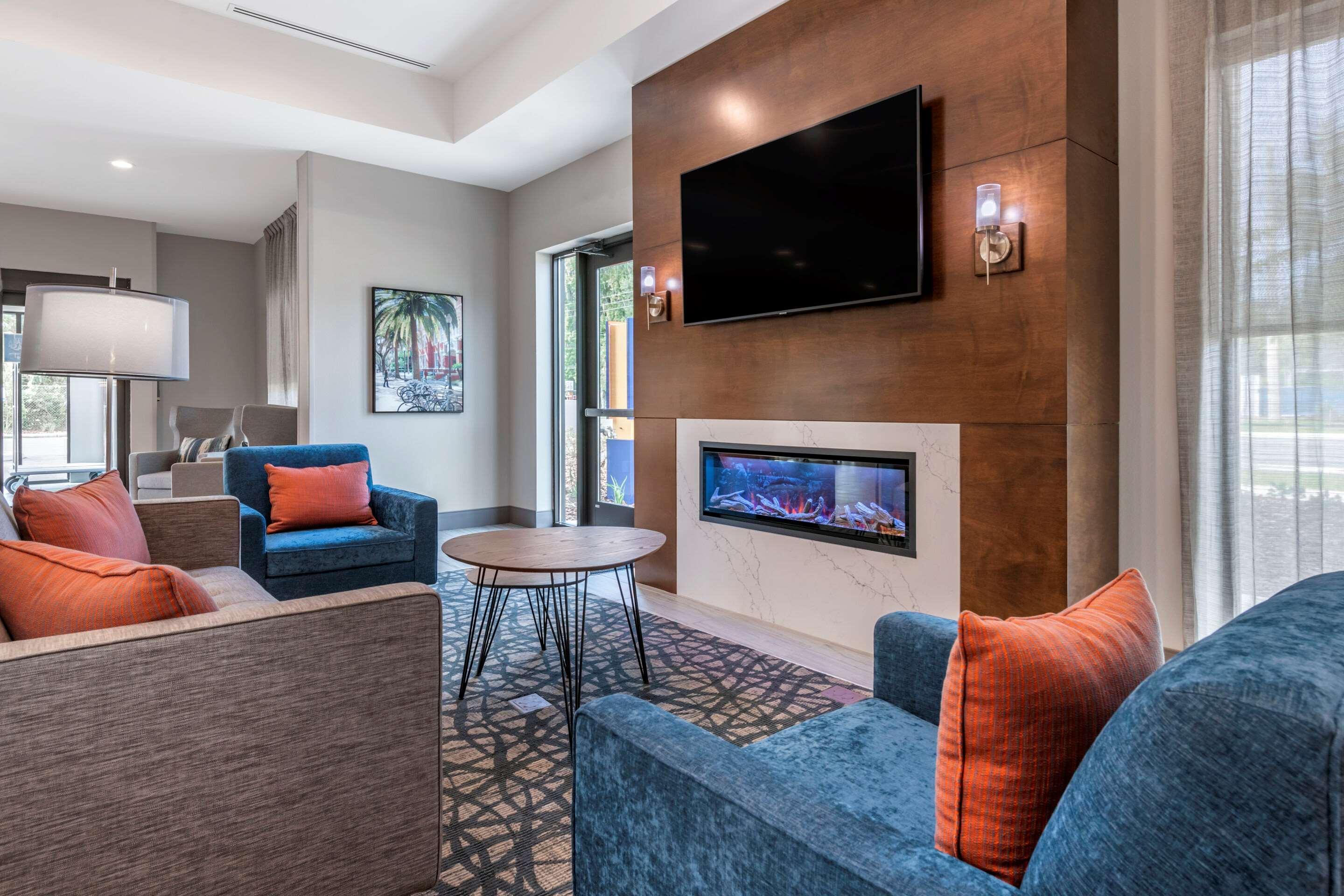 Comfort Suites Gainesville Near University Bagian luar foto
