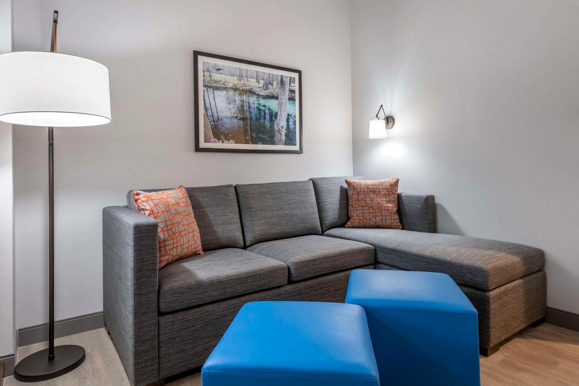 Comfort Suites Gainesville Near University Bagian luar foto